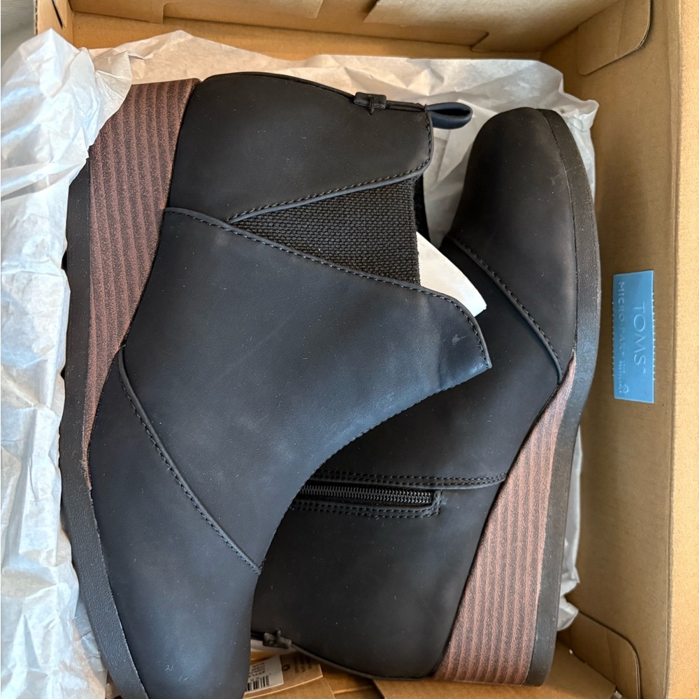 Toms Black Ankle Boots with Side Zipper and Chunky Heel